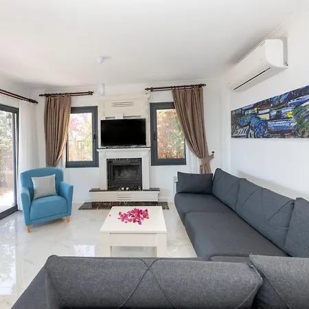 Splendid Villa With Private Pool And Jacuzzi Near Beach In Bodrum * تورغوتْريس