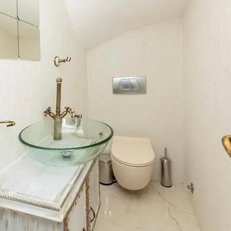 فيلة Splendid Villa With Private Pool And Jacuzzi Near Beach In Bodrum *