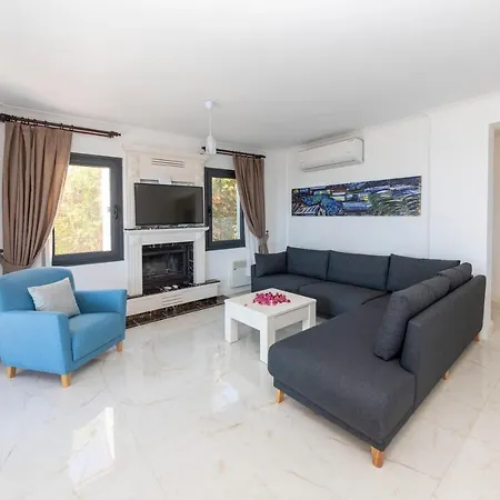 Splendid Villa With Private Pool And Jacuzzi Near Beach In Bodrum فيلة