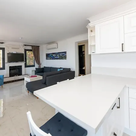 Willa Splendid Villa With Private Pool And Jacuzzi Near Beach In Bodrum Turgutreis